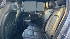 Land Rover Defender 3.0 D300 X-Dynamic HSE 110 5dr Auto Diesel Estate